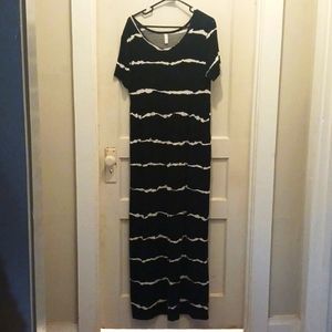 Euovmy black and white cotton maxi dress